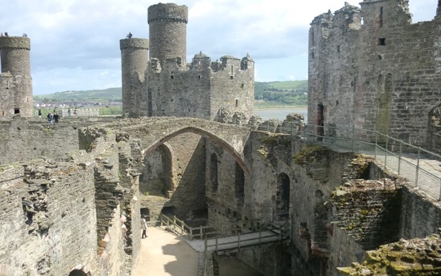 Interior del Castillo de Conwy - Destino y Sabor