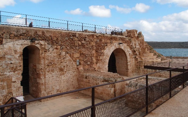 Ruinas del Castillo defensivo de Fornells - Destino y Sabor