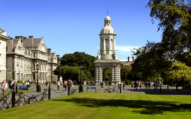Entrada al Trinity College de Dublín - Imagen de ViajeJet