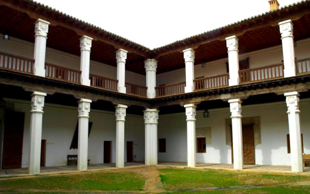 Patio del Palacio de los Cardenas en Ocaña - Imagen de Wikipedia