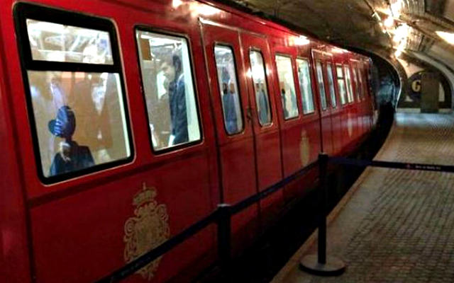 Coches clásicos de Metro Madrid pasando por el Arcén Cero - Imagen de Telemadrid