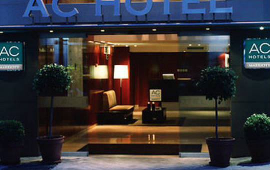 Entrada al hotel AC Avenida de América de Madrid - Imagen del Hotel