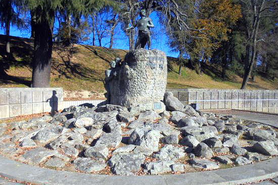 Monumento a la Cava de Viriato, caudillo lusitano