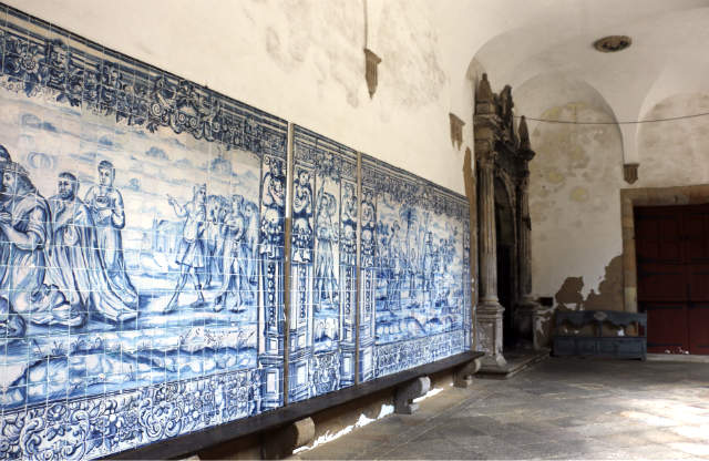 Azulejos del claustro de la Catedral de Viseu - Destino y Sabor