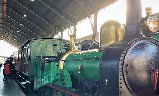 Una de las locomotoras más antiguas del Museo del Ferrocarril de Madrid - Destino y Sabor