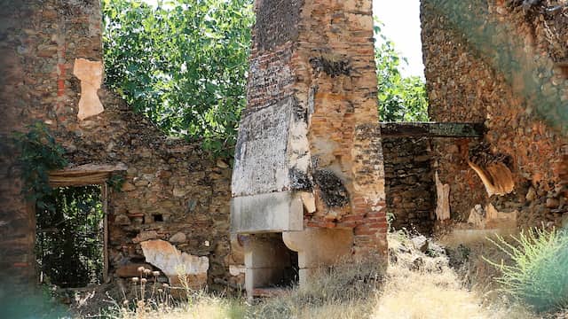 Estado ruinoso de muchas construcciones de Granadilla - Destino y Sabor