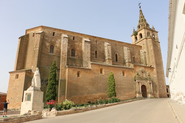 Iglesia de Sta. María de la Asunción de Villanueva de la Jara - Destino y Sabor