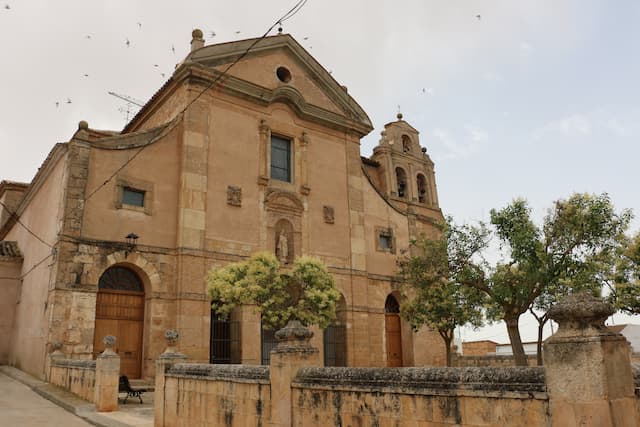 Iglesia de las Carmelitas de Villanueva de la Jara - Destino y Sabor