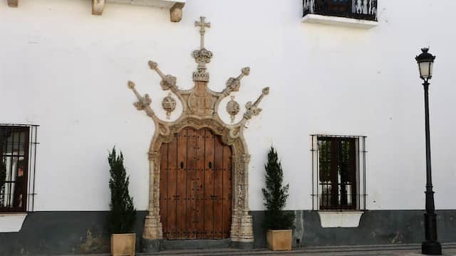Puerta manuelista del Ayuntamiento de Olivenza - Destino y Sabor