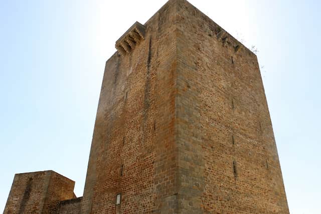 Torre del homenaje del Alcázar de Olivenza - Destino y Sabor