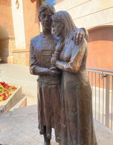 Escultura de los Amantes de Teruel - Destino y Sabor