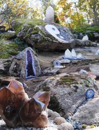 Jardín pétreo de minerales - Imagen de El Bosque Encantado