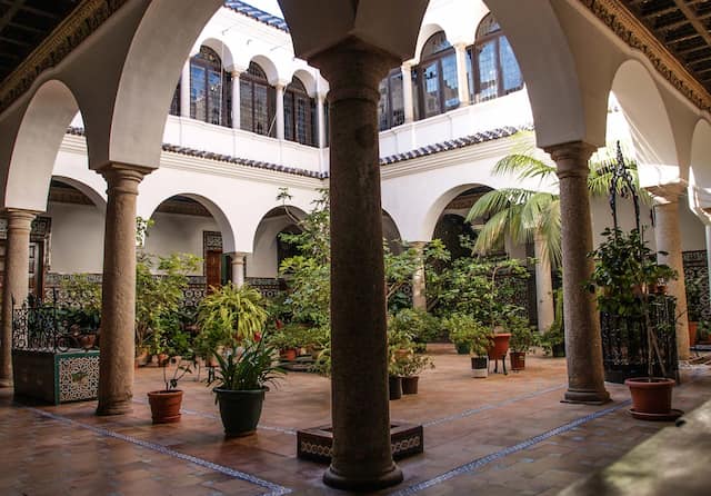 Patio interior del Palacio del Marqués de la Encomienda - Imagen de Turismo Almendralejo