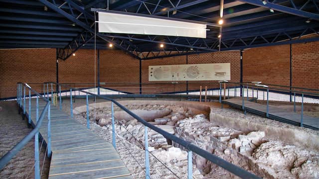 Sepulcro Prehistórico de Huerta Montero, del III milenio aC. - Imagen de Turismo de Almendralejo