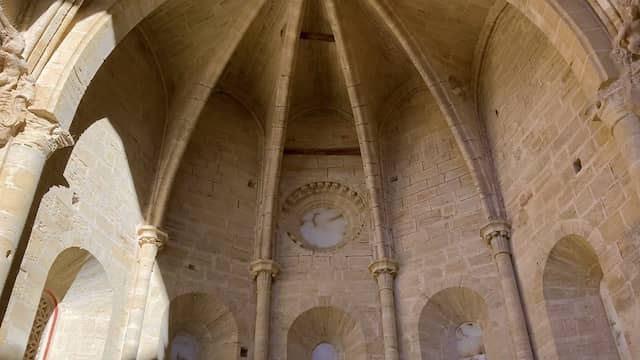 Ábside de la capilla mayor de la Iglesia del Monasterio de Piedra - Destino y Sabor