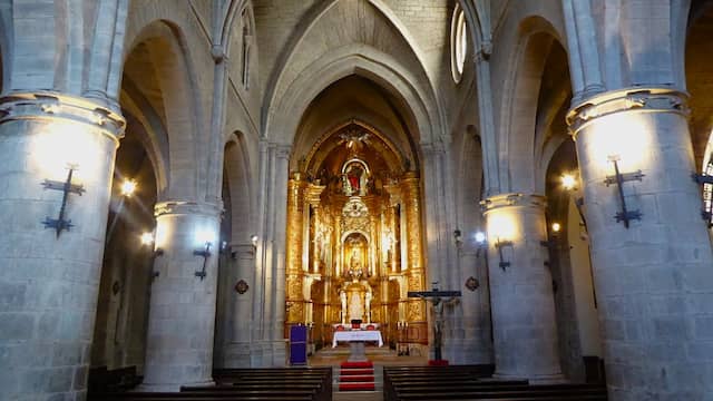Interior de la Iglesia de Santiago el Mayor de Sangüesa - Imagen de Millars CC Wikipedia