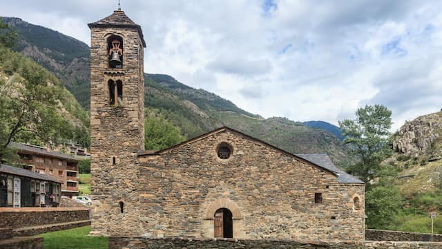 Iglesia de San Martín de la Cortinada - Imagen CC Wikipedia