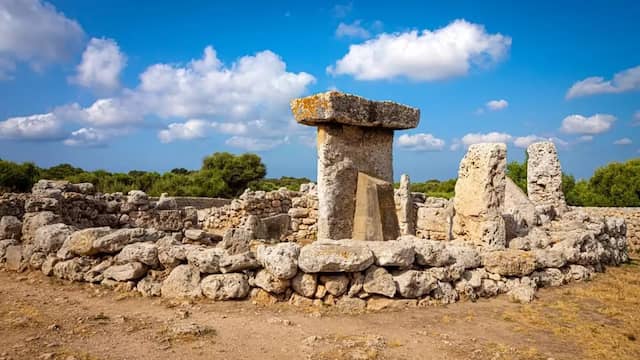 Restos arqueológicos de la cultura Talayotica en Menorca - Imagen de Descubre Menorca
