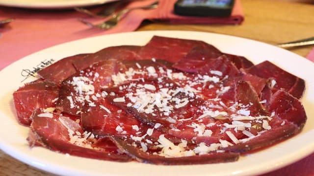 Plato de cecina de El Bierzo - Destino y Sabor