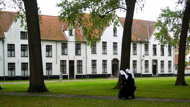 El Beaterio de Brujas o Béguinage de Bruges - Imagen CC Wikipedia de Josep Renalias