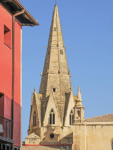 Aguja del cimborrio de Santa María del Palacio - Imagen cc Wikipedia