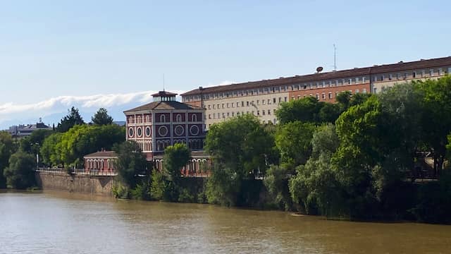 Casa de las Ciencias de Logroño junto al río Ebro - Destino y Sabor