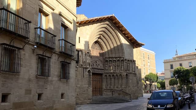 Fachada de la Iglesia de San Bartolomé - Destino y Sabor
