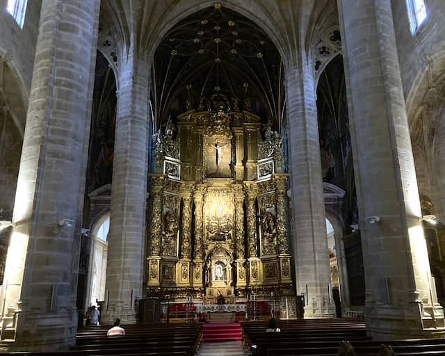Interior de la Iglesia de Nuestra Señora de Redonda de Logroño - Destino y Sabor