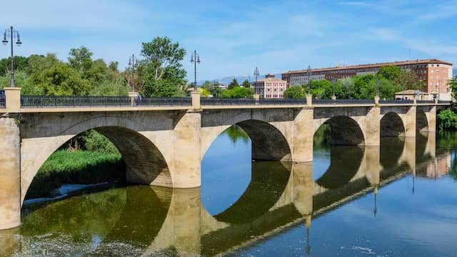 Puente de Piedra de Logroño - Destino y Sabor