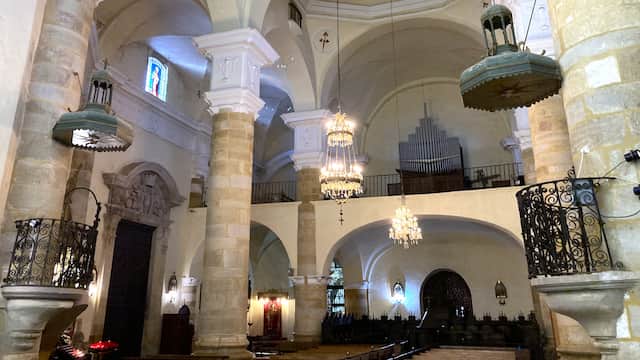 Interior de la iglesia de Llerena - Destino y Sabor