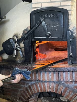 Horno de leña del Asador San Lorenzo - Destino y Sabor