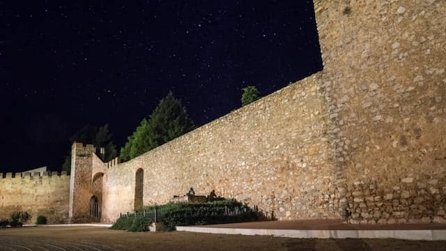 Murallas de Llerena por la noche - Destino y Sabor