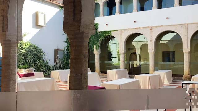 Patio del Edificio del Museo de Historia de Llerena - Destino y Sabor