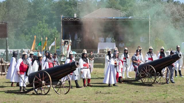 Escenas de El Ataque entre Moros y Cristianos - Imagen de la organización